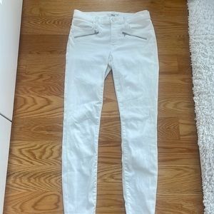 Tommy Hilfiger white skinny jeans. size 6.